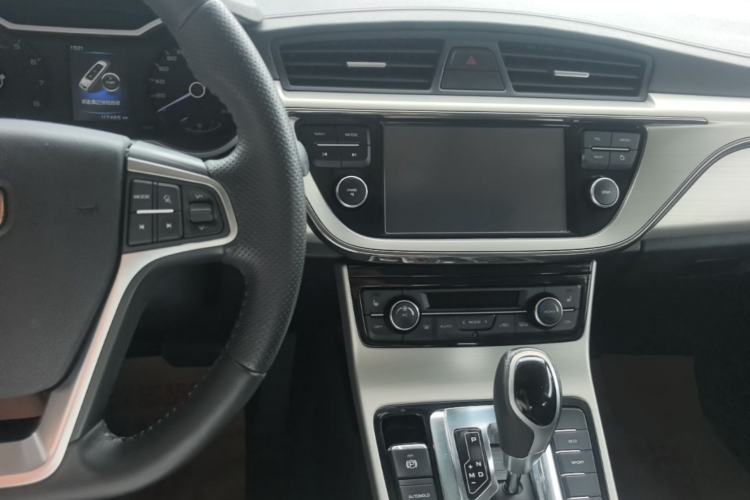 Used Geely Auto Emgrand GL 2017 1.3T DCT Luxury Model Center Console