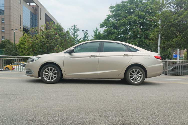 Used Geely Auto Emgrand GL 2017 1.8L Manual Elite Model Exterior 3