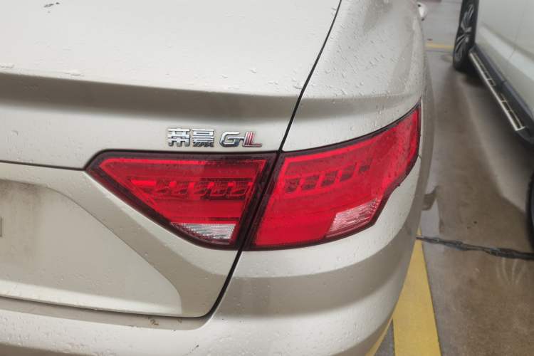 Used Geely Auto Emgrand GL 2017 1.8L Manual Elite Model Exterior 6