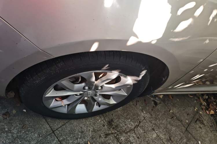 Used Geely Auto Emgrand GL 2017 1.8L Manual Elite Model Exterior 7