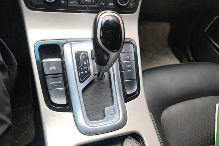 Used Geely Auto Emgrand GL 2017 1.3T DCT Elite Model Gear Lever