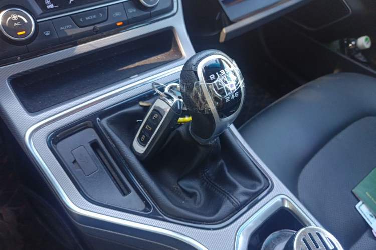 Used Geely Auto Emgrand GL 2017 1.8L Manual Elite Model Gear Lever