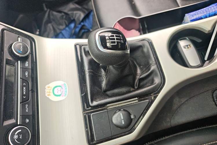Used Geely Auto Emgrand GL 2017 1.8L Manual Elite Model Gear Lever