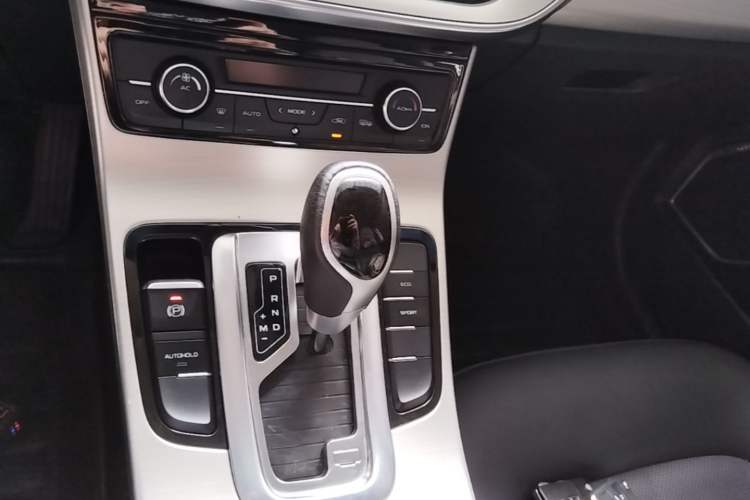 Used Geely Auto Emgrand GL 2017 1.8L DCT Elite Model Gear Lever