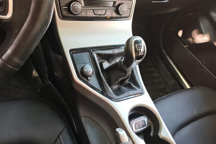 Used Geely Auto Emgrand GL 2017 1.8L Manual Elite Model Gear Lever