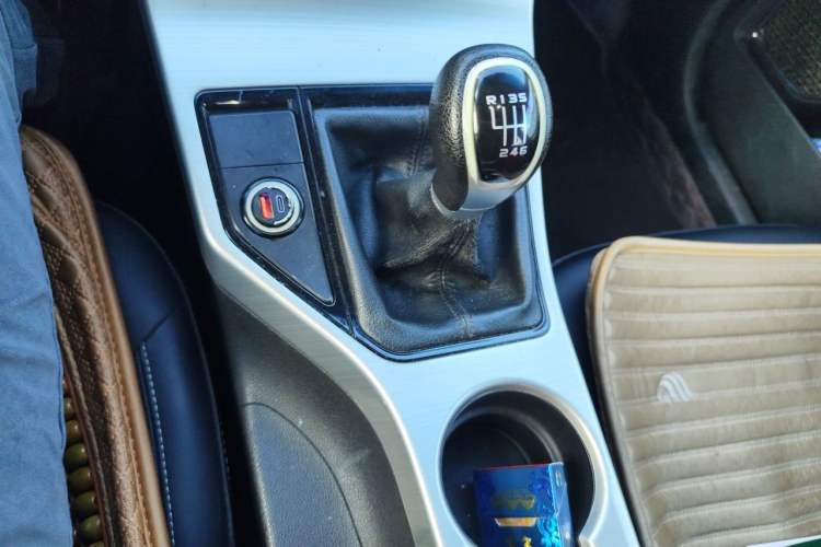 Used Geely Auto Emgrand GL 2017 1.3T Manual Elite Model Gear Lever