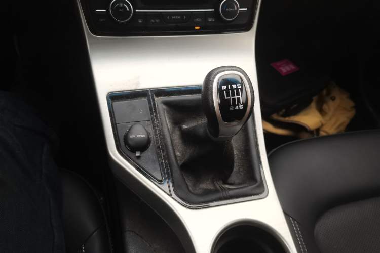 Used Geely Auto Emgrand GL 2017 1.8L Manual Elite Model Gear Lever