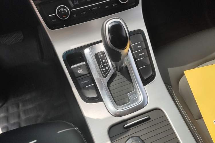 Used Geely Auto Emgrand GL 2017 1.8L DCT Elite Model Gear Lever