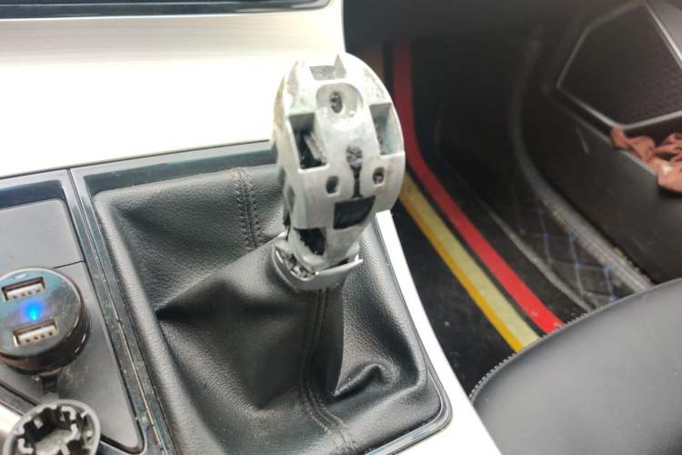 Used Geely Auto Emgrand GL 2017 1.8L Manual Elite Model Gear Lever