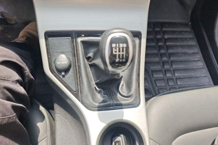 Used Geely Auto Emgrand GL 2017 1.8L Manual Elite Model Gear Lever