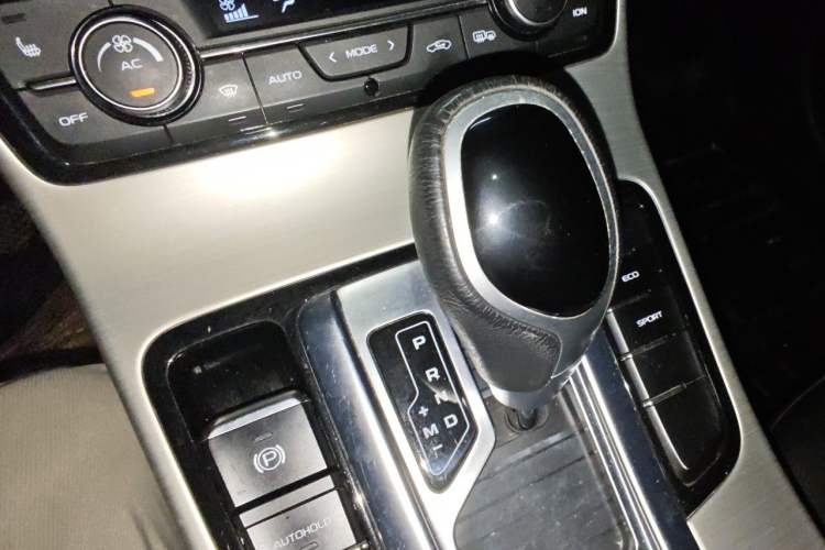 Used Geely Auto Emgrand GL 2017 1.3T DCT Luxury Model Gear Lever