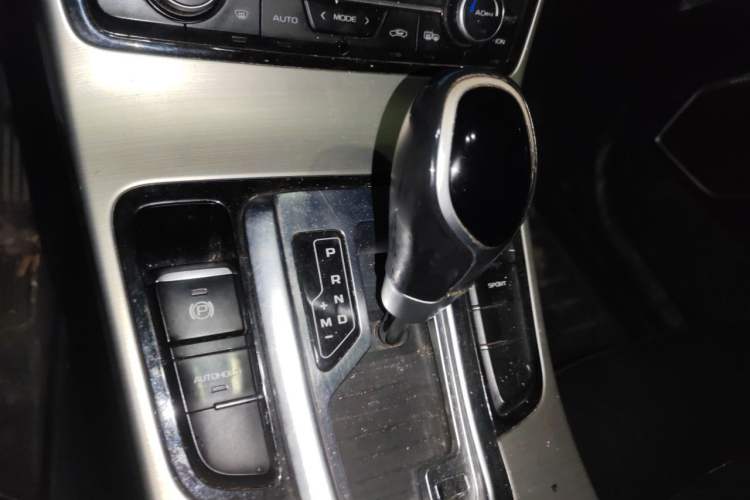 Used Geely Auto Emgrand GL 2017 1.3T DCT Elite Model Gear Lever