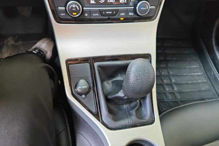 Used Geely Auto Emgrand GL 2017 1.8L Manual Elite Model Gear Lever