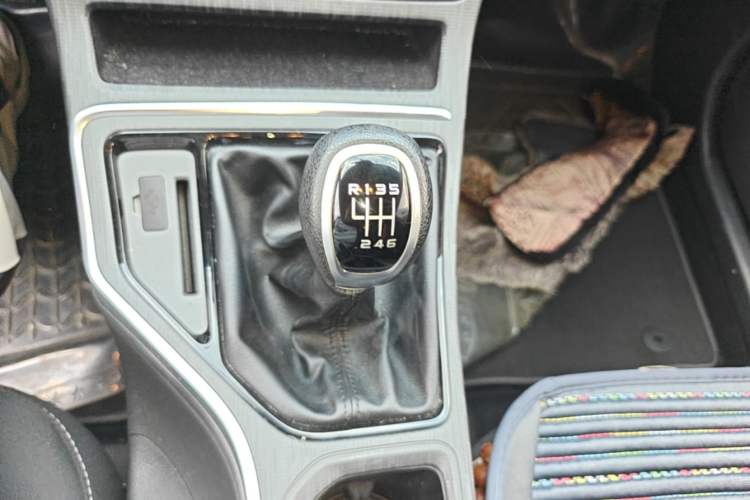 Used Geely Auto Emgrand GL 2017 1.8L Manual Entry-Level Model Gear Lever
