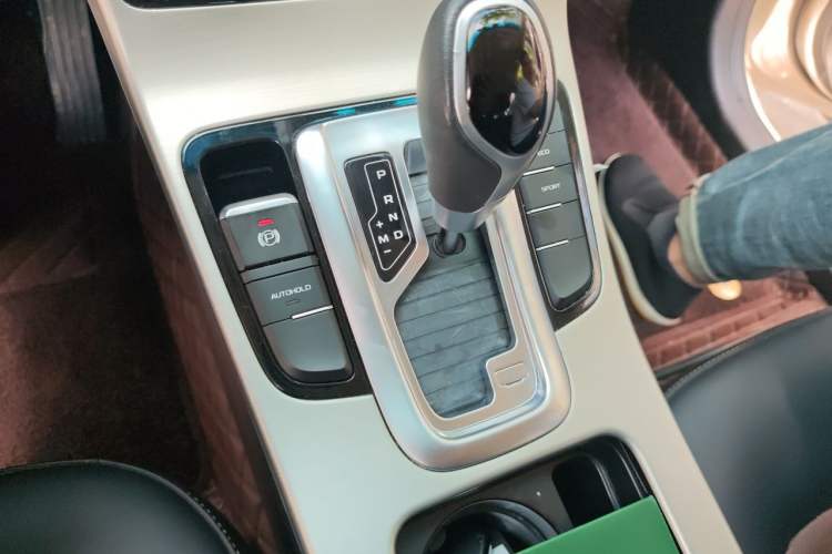 Used Geely Auto Emgrand GL 2017 1.3T DCT Luxury Model Gear Lever