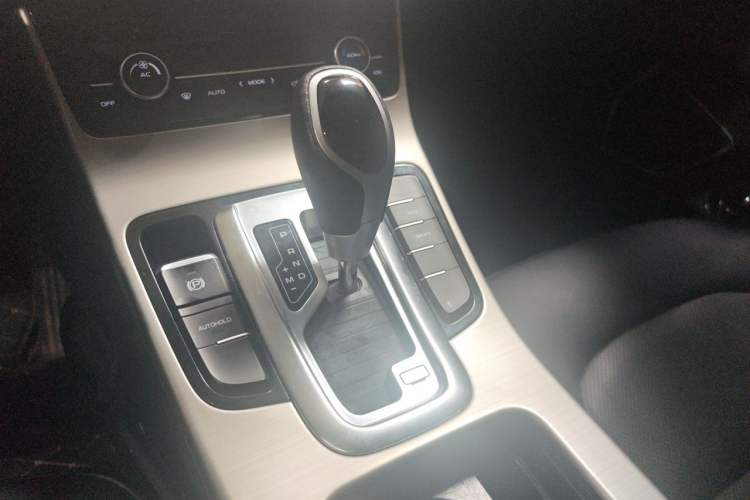Used Geely Auto Emgrand GL 2017 1.8L DCT Elite Model Gear Lever