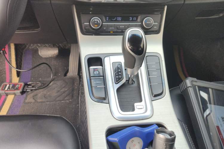 Used Geely Auto Emgrand GL 2017 1.3T DCT Elite Model Gear Lever