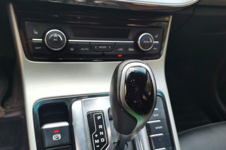 Used Geely Auto Emgrand GL 2017 1.3T DCT Luxury Model Gear Lever