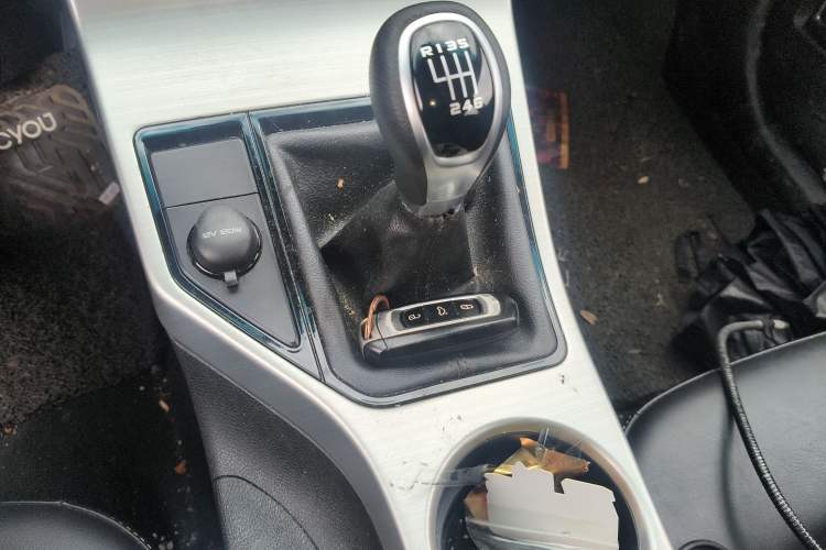 Used Geely Auto Emgrand GL 2017 1.3T Manual Elite Model Gear Lever