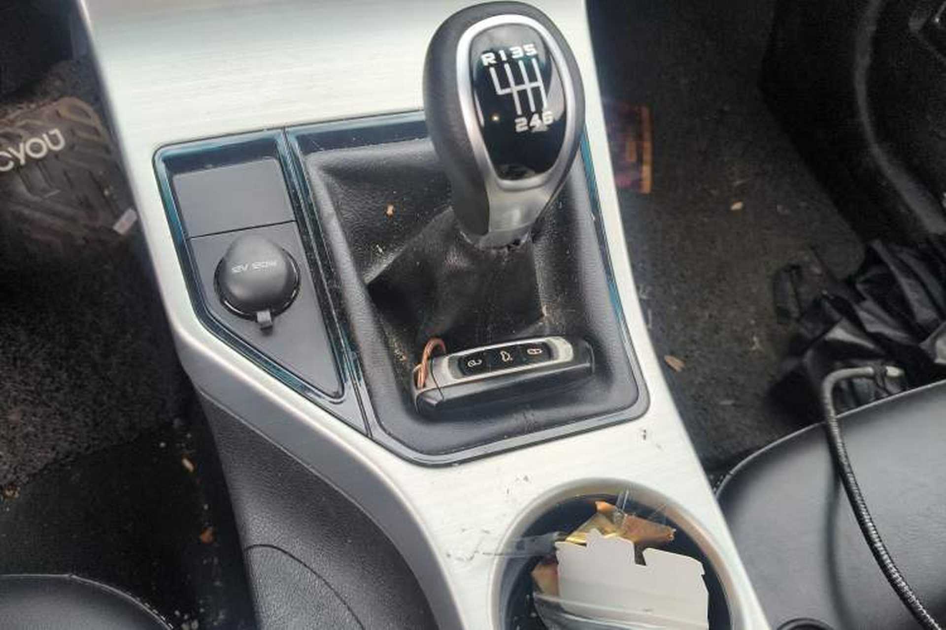 Used Geely Auto Emgrand GL 2017 1.3T Manual Elite Model Gear Lever