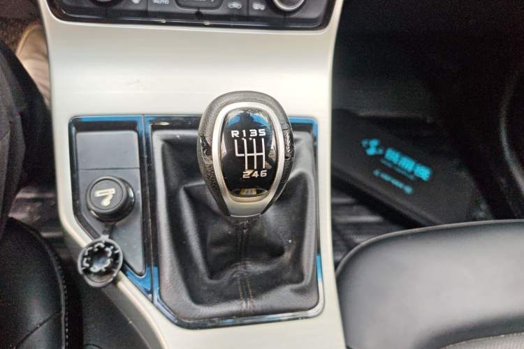 Used Geely Auto Emgrand GL 2017 1.8L Manual Elite Model Gear Lever