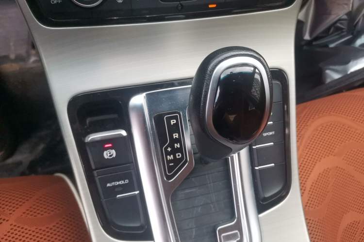 Used Geely Auto Emgrand GL 2017 1.3T DCT Luxury Model Gear Lever