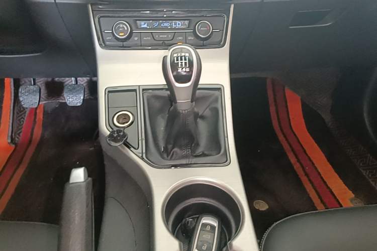 Used Geely Auto Emgrand GL 2017 1.8L Manual Elite Model Gear Lever