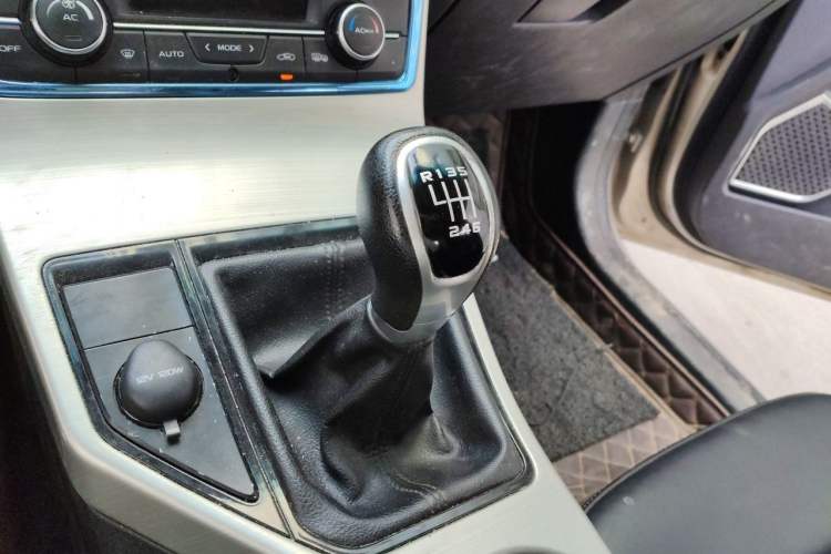 Used Geely Auto Emgrand GL 2017 1.3T Manual Elite Model Gear Lever