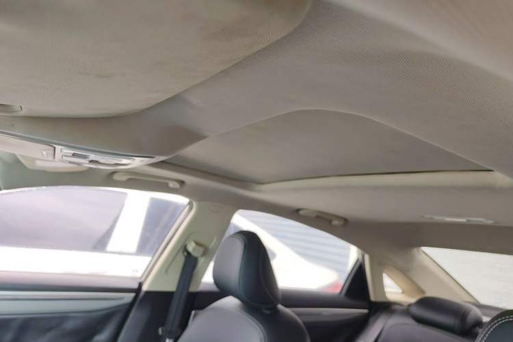 Used Geely Auto Emgrand GL 2017 1.3T Manual Elite Model Headliner
