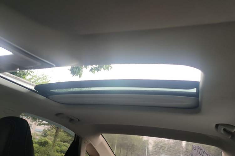 Used Geely Auto Emgrand GL 2017 1.8L DCT Elite Model Headliner