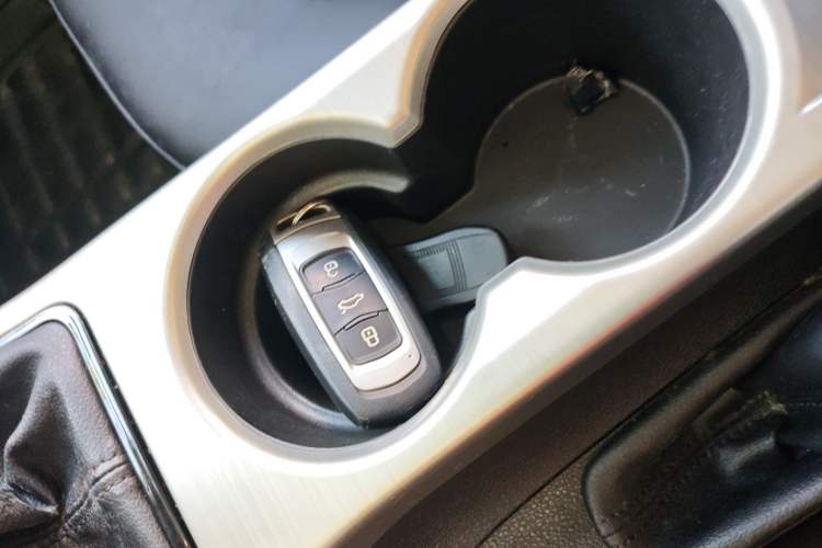 Used Geely Auto Emgrand GL 2017 1.8L Manual Elite Model Interior 1