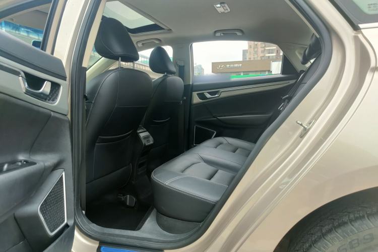 Used Geely Auto Emgrand GL 2017 1.8L Manual Elite Model Interior 4