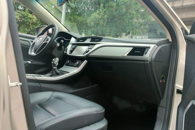 Used Geely Auto Emgrand GL 2017 1.8L Manual Elite Model Interior 5