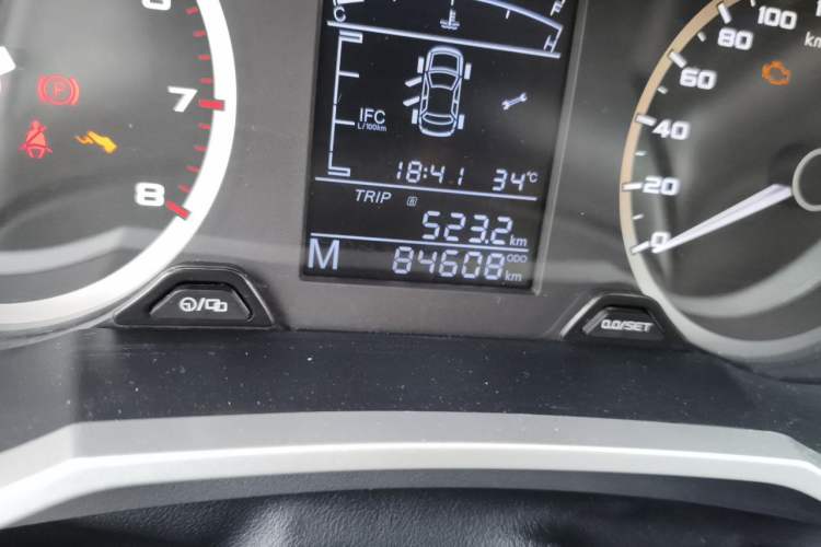 Used Geely Auto Emgrand GL 2017 1.8L Manual Elite Model Odometer Close Up