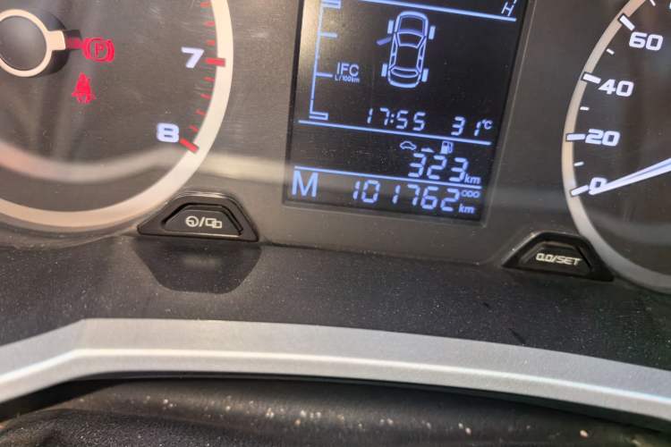 Used Geely Auto Emgrand GL 2017 1.3T Manual Elite Model Odometer Close Up