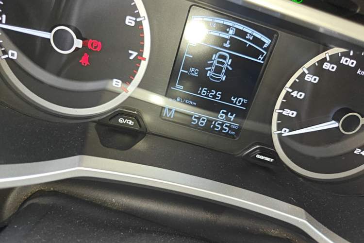 Used Geely Auto Emgrand GL 2017 1.8L Manual Entry-Level Model Odometer Close Up