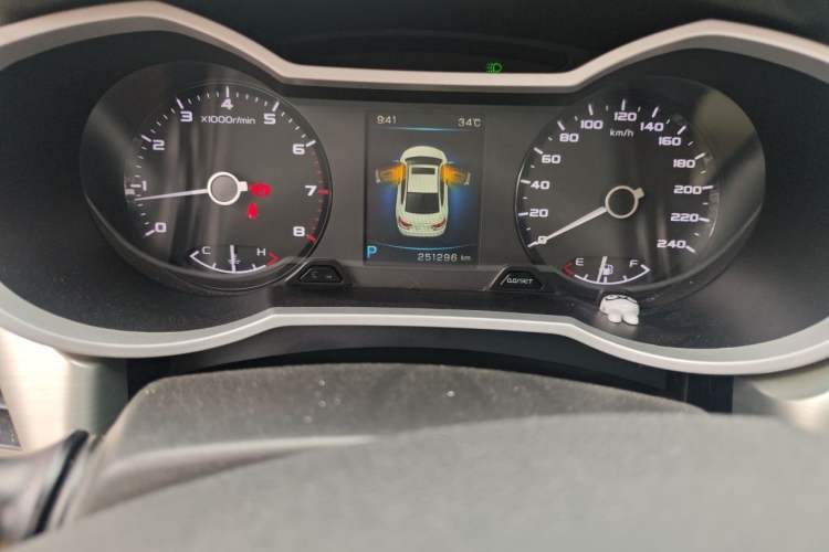 Used Geely Auto Emgrand GL 2017 1.3T DCT Luxury Model Odometer Close Up
