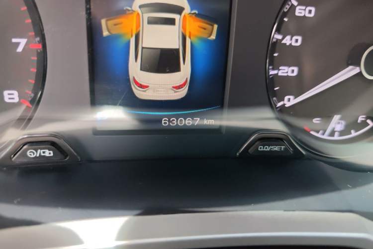 Used Geely Auto Emgrand GL 2017 1.3T DCT Luxury Model Odometer Close Up