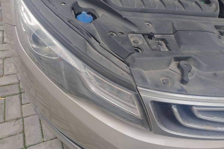 Used Geely Auto Emgrand GL 2017 1.3T Manual Elite Model Right Front Headlight