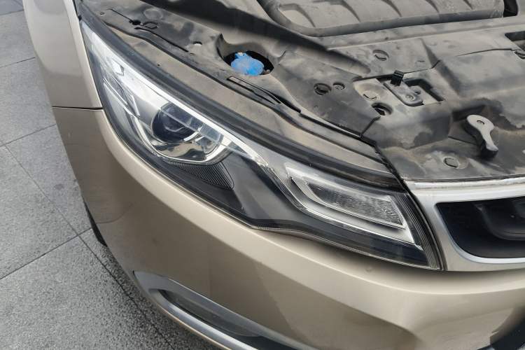 Used Geely Auto Emgrand GL 2017 1.3T Manual Elite Model Right Front Headlight