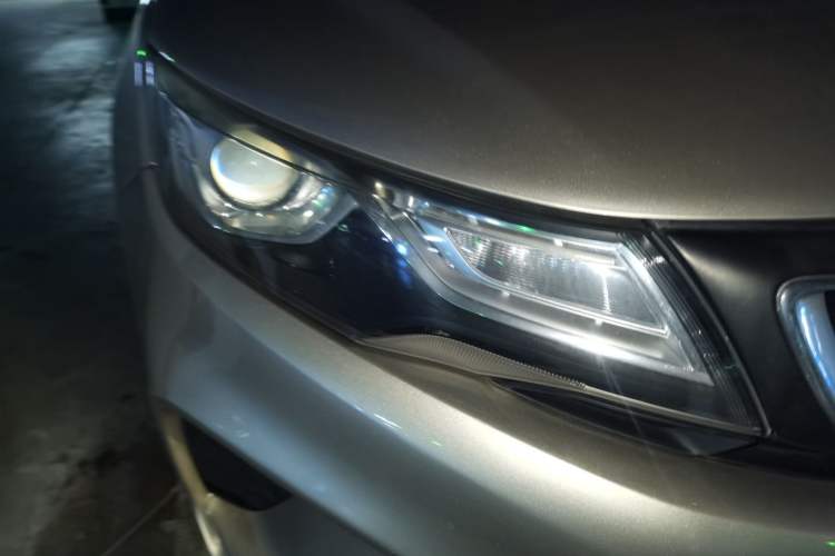 Used Geely Auto Emgrand GL 2017 1.8L Manual Elite Model Right Front Headlight