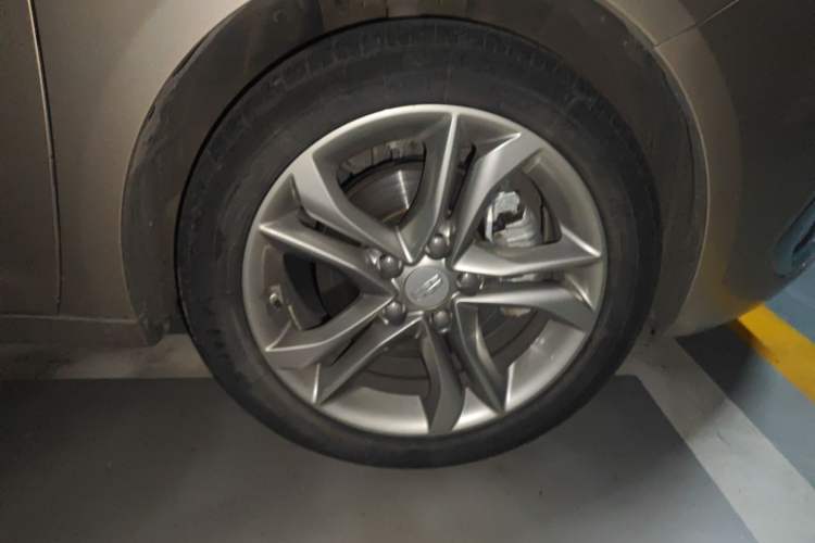 Used Geely Auto Emgrand GL 2017 1.3T DCT Luxury Model Right Front Wheel Hub