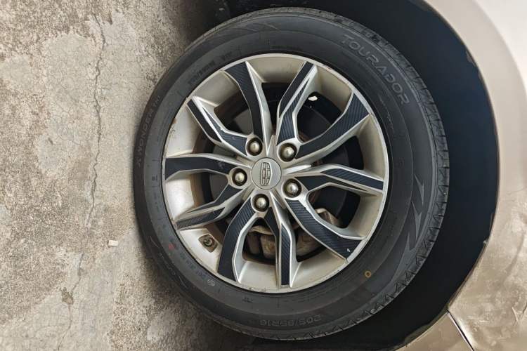 Used Geely Auto Emgrand GL 2017 1.8L Manual Elite Model Right Front Wheel Hub