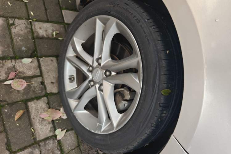 Used Geely Auto Emgrand GL 2017 1.3T DCT Luxury Model Right Front Wheel Hub