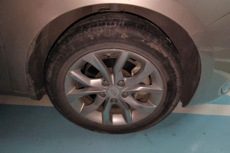 Used Geely Auto Emgrand GL 2017 1.8L Manual Elite Model Right Front Wheel Hub