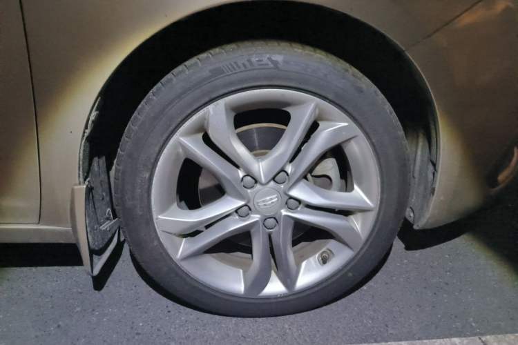 Used Geely Auto Emgrand GL 2017 1.3T DCT Luxury Model Right Front Wheel Hub