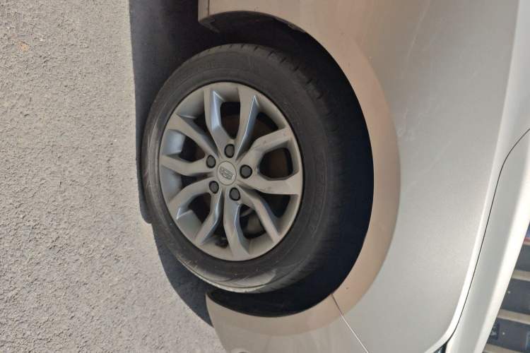 Used Geely Auto Emgrand GL 2017 1.8L Manual Elite Model Right Front Wheel Hub