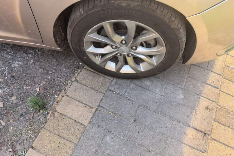 Used Geely Auto Emgrand GL 2017 1.3T Manual Elite Model Right Front Wheel Hub