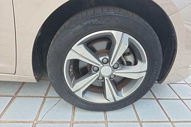 Used Geely Auto Emgrand GL 2017 1.8L Manual Entry-Level Model Right Front Wheel Hub