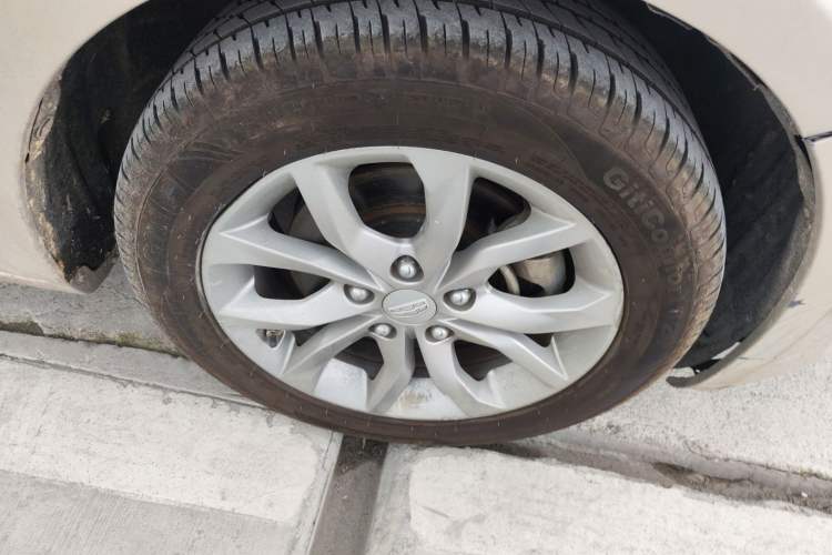 Used Geely Auto Emgrand GL 2017 1.8L Manual Elite Model Right Front Wheel Hub